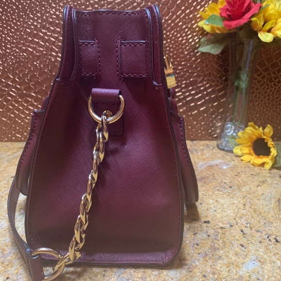 Michael Kors: E-1407 Large Hamilton Merlot & Gold - Picture 5 of 8